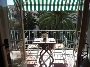 Centre, deux pièces, calme, terrasse plein sud